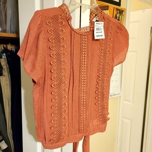 Semi-crop dressy top